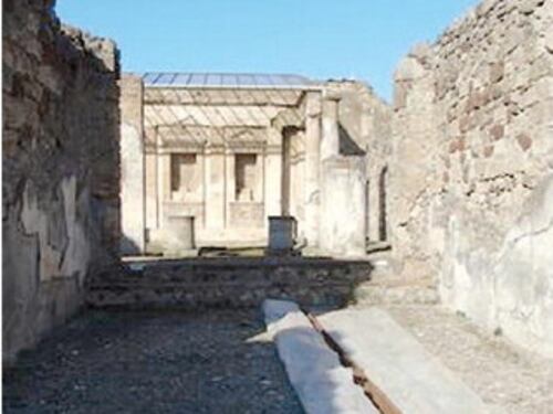 Pompei, Bray promette: presto lavori di restauro Ma gli scavi vanno in pezzi