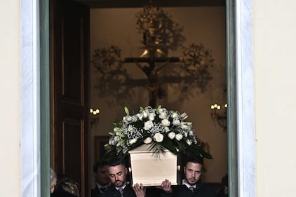Genova si stringe attorno al dolore dei familiari di Emanuele Galeppini:le esequie della giovane vittima del rogo di Capodanno 6