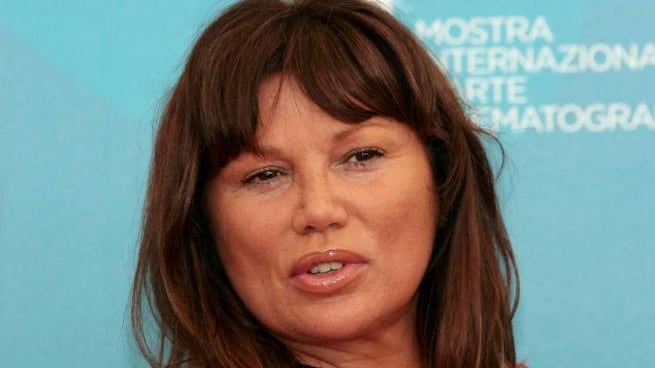 Serena Grandi festeggia: "Da oggi, sono 2 anni di castità"
