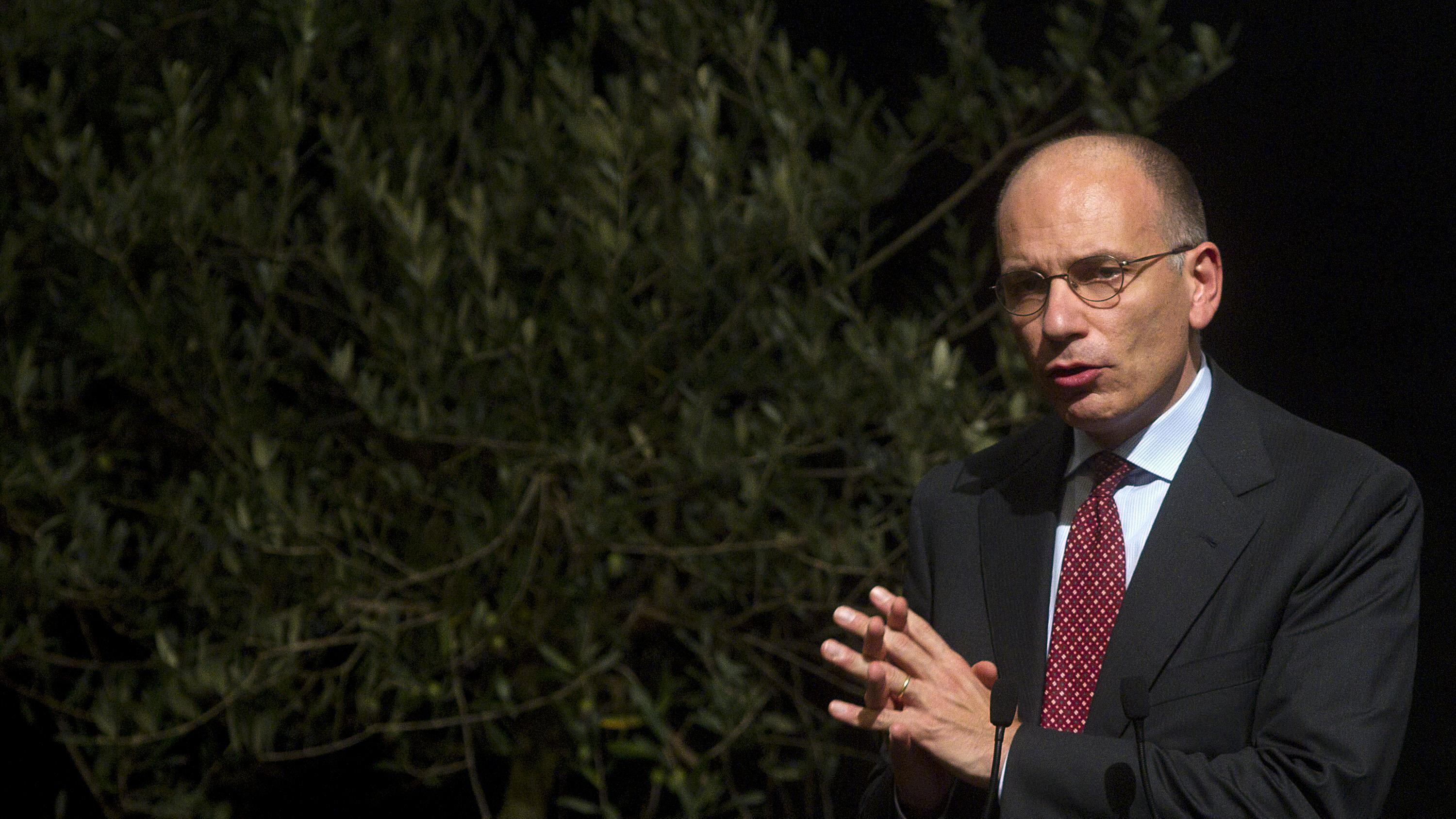 Letta: "Missione aereo-navale nel Mediterraneo. Abolirei la Bossi-Fini". Ma Alfano non ci sta