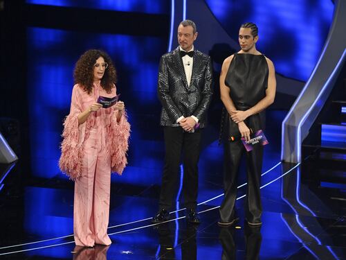 Sanremo 2024: ecco il look della terza serata del Festival di Mahmood