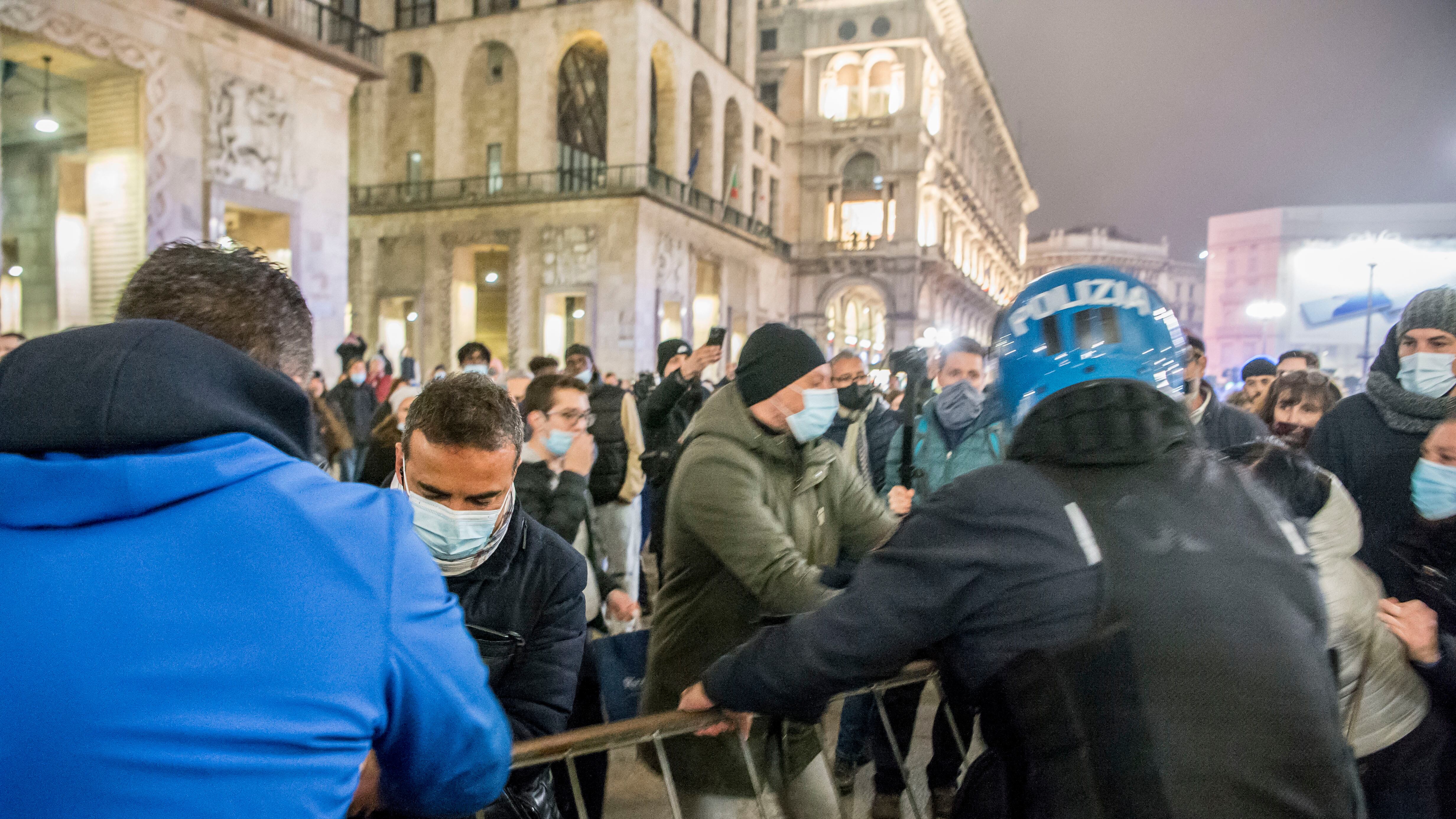 I No pass compiono i "18" ma la polizia guasta la festa