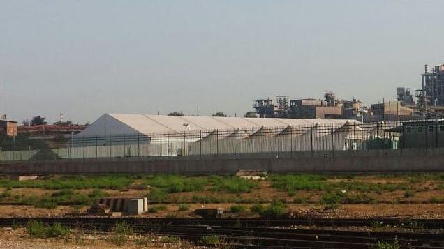 Taranto, immigrati fuggono dall'hotspot: è allarme Covid
