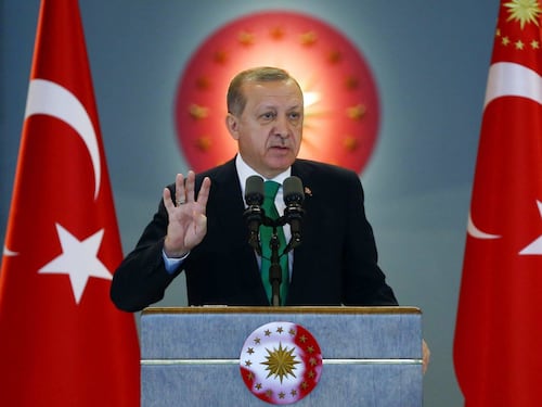 Erdogan alla Germania: "Siete ancora nazisti"