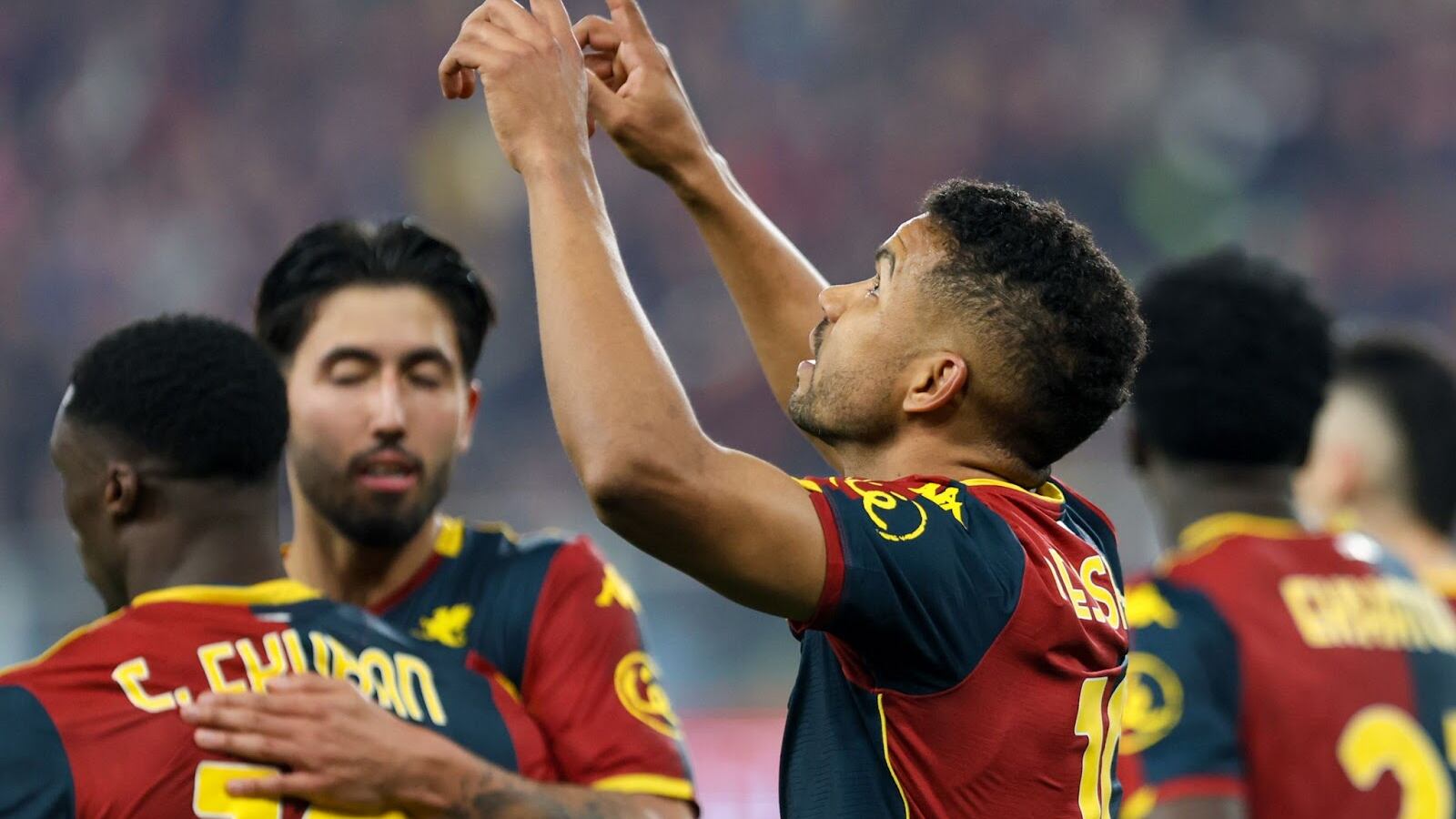 La Roma cade a Marassi e viene agganciata dal Como: il Genoa di De Rossi sorprende i giallorossi