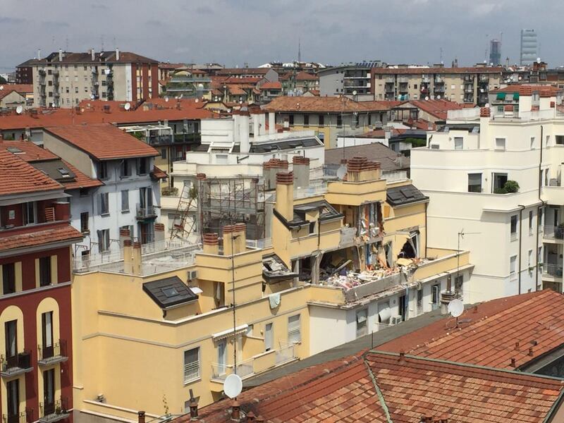 Milano, la palazzina dopo l'esplosione 6