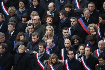 Hollande: "Volevano zittirci, canteremo più forte" 11