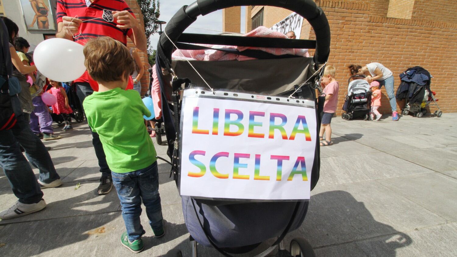 Medico contro i vaccini a procedimento: la protesta delle mamme no-vax