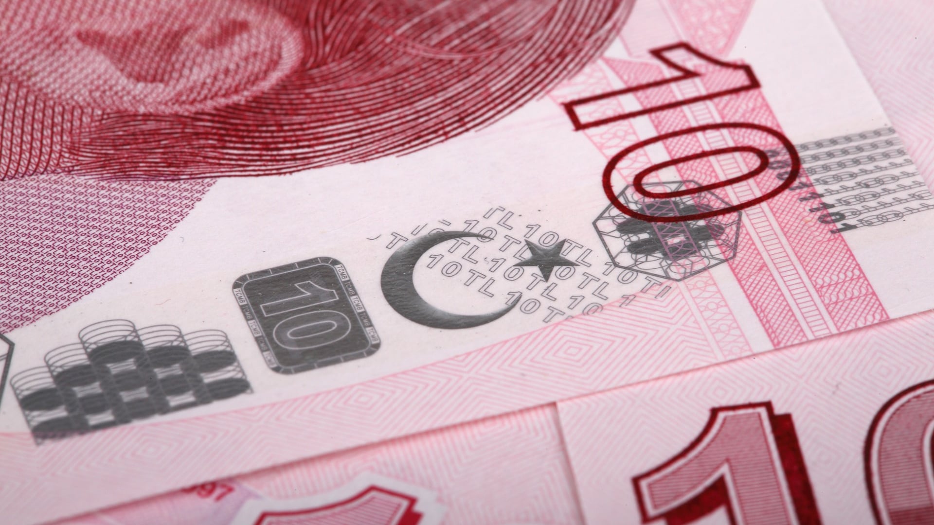 Non c'è più una lira: la corsa all'oro dei turchi