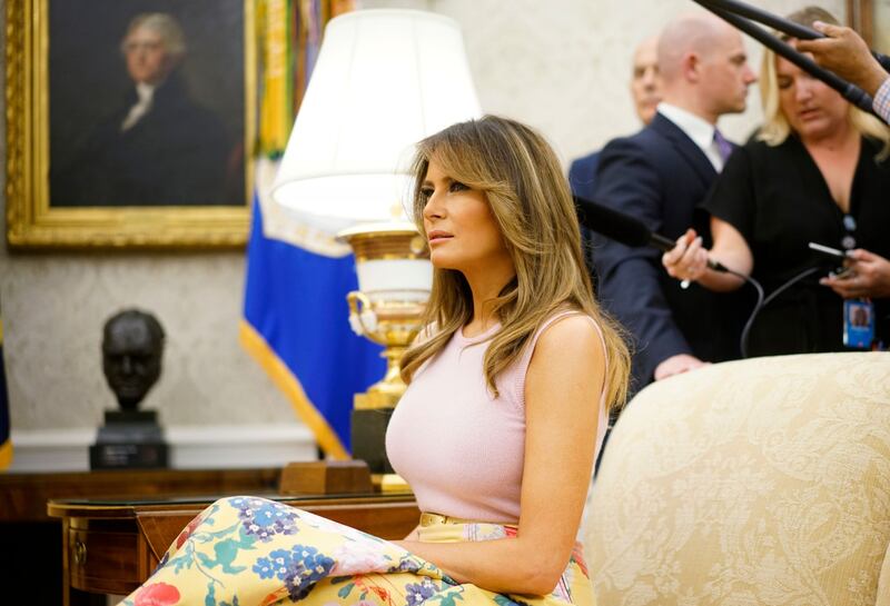 Melania Trump nell'orto con i tacchi: foto 10