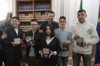 Matteo Salvini incontra Ramy e Adam e i giovani eroi dell'autobus 4