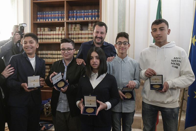 Matteo Salvini incontra Ramy e Adam e i giovani eroi dell'autobus 4