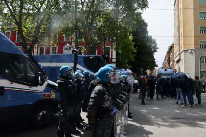 Torino, le foto delle violenze 5