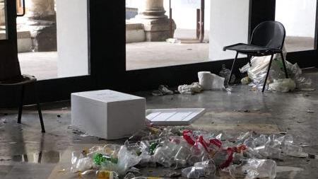 Il rettore denuncia e pubblica le foto dell'occupazione "Noi lasciati soli"