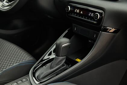 Toyota Yaris Hybrid 2024 12