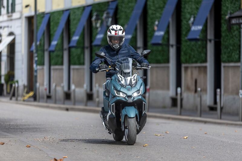 SYM ADX, guarda tutte le foto 1