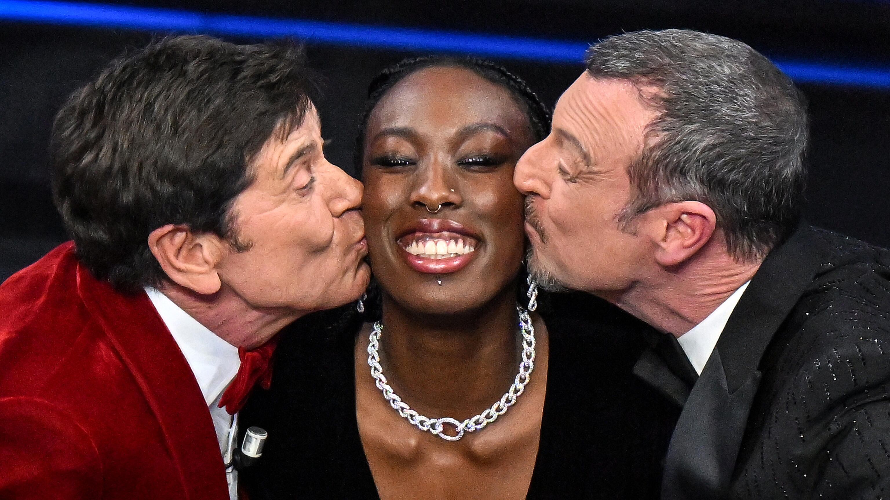 "Razzista, sessista, fascista... Nulla di vero". Cruciani asfalta tutti