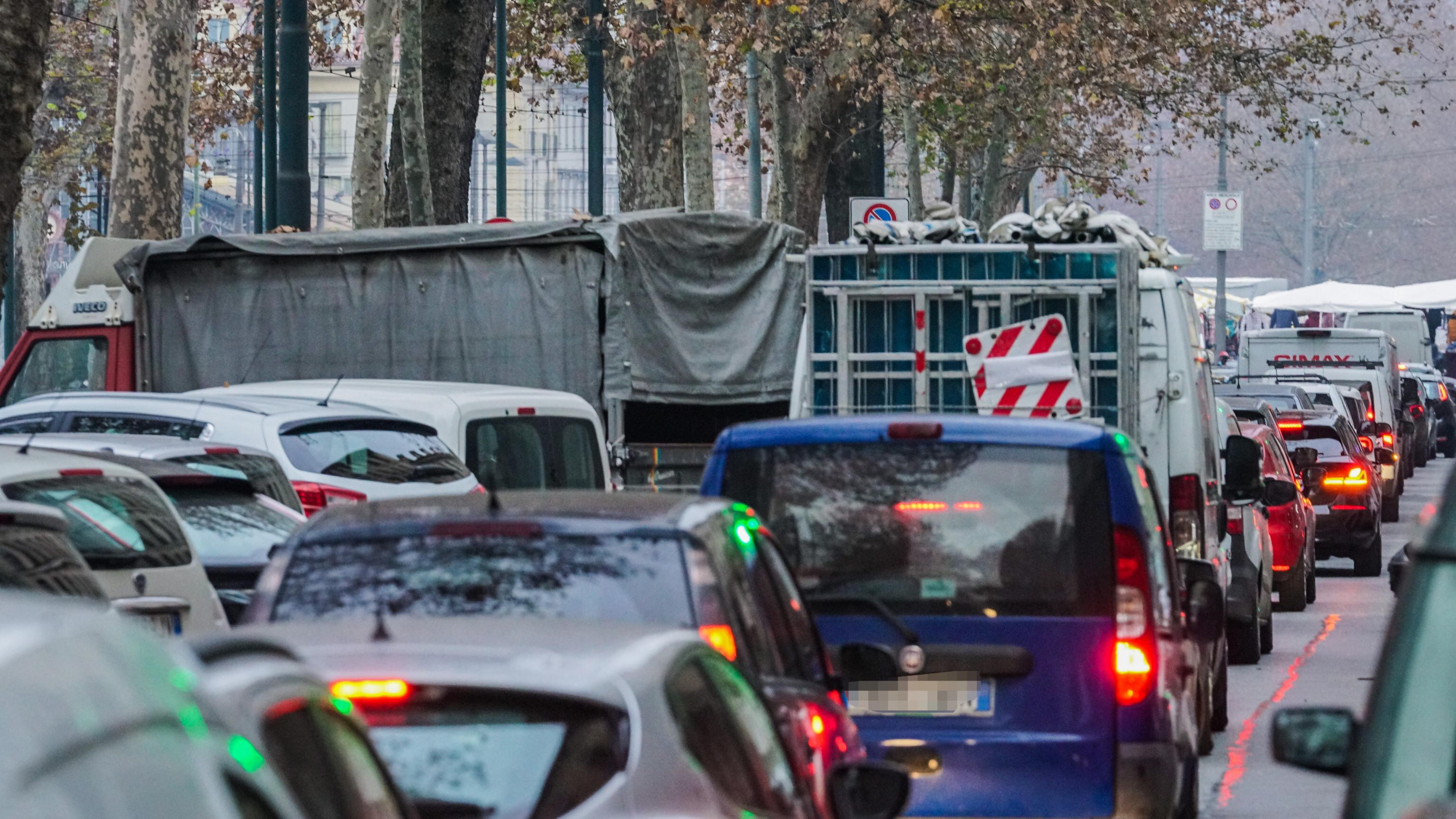 "L'Italia ha svegliato l'Europa". Slitta il voto sullo stop alle auto a benzina e diesel