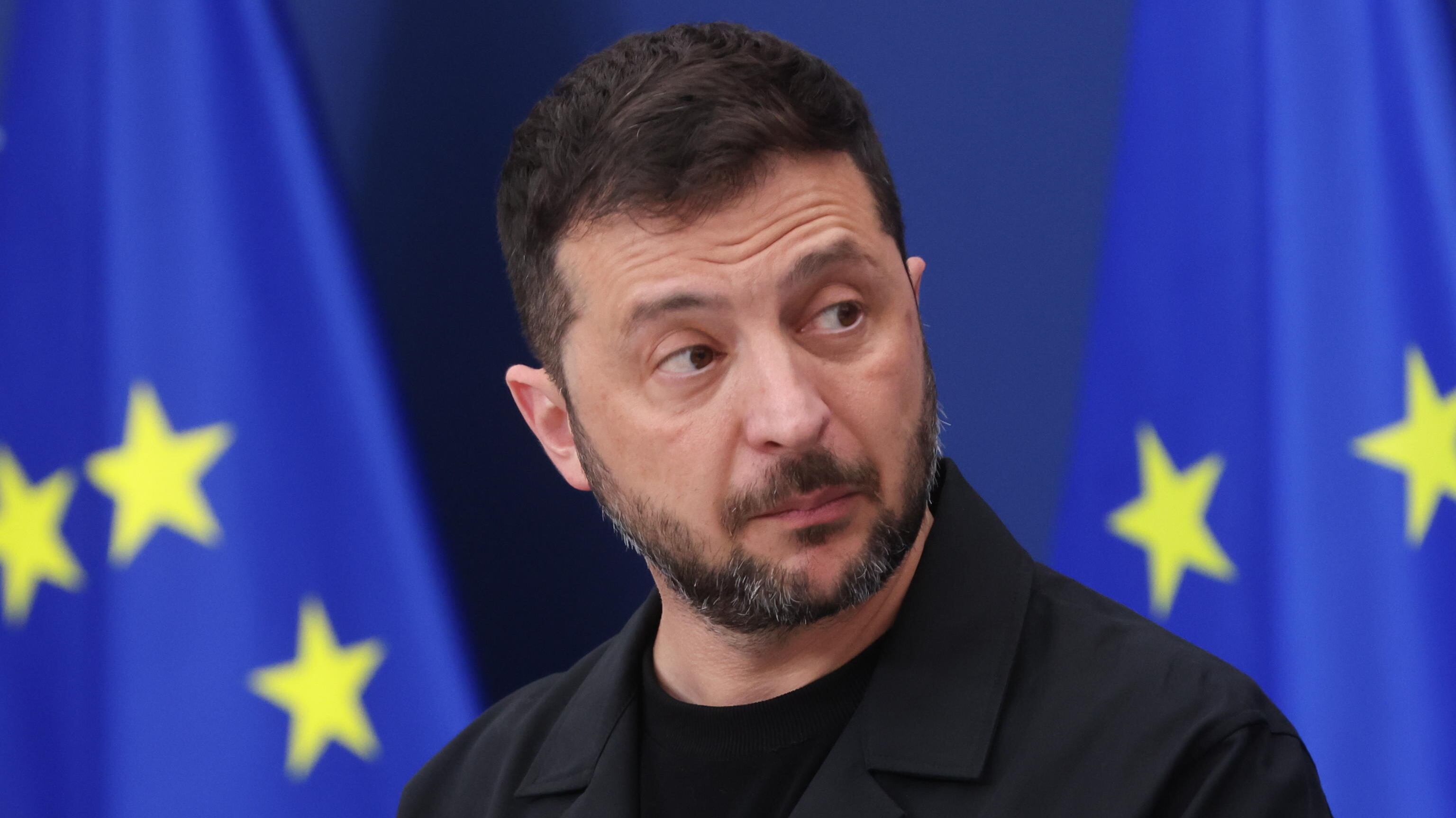 Il ritorno di Zelensky nella tana di Donald. "Cedere territori per noi impossibile"