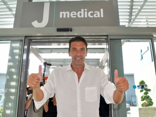 Juventus, visite mediche per Gigi Buffon: l'entusiasmo dei tifosi