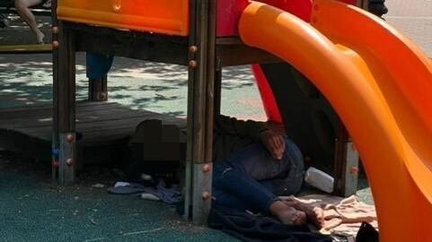Da piazza Gerusalemme a viale Certosa e dintorni: aree gioco come bivacchi