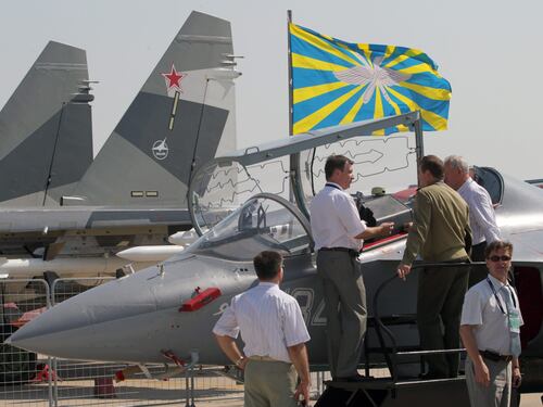 Mosca svela lo Yak-130M: così rilancia il suo caccia “low cost” contro l’Occidente