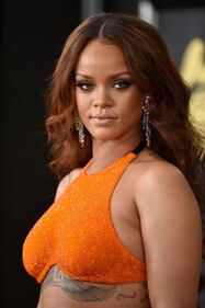Rihanna, outfit mozzafiato ai Grammy Awards 6