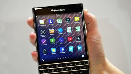 Sfida di Blackberry a Apple: 550 euro a chi molla l'iPhone