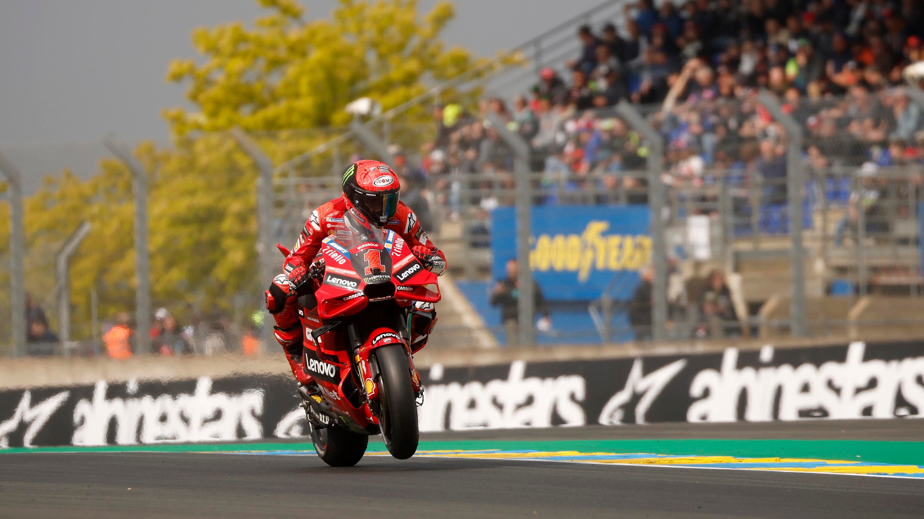 In pista vince Bezzecchi, ma sul ring di Le Mans parità tra Pecco e Viñales