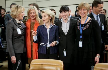 Vertice Nato in rosa: ministri della Difesa cinque sono donne 6