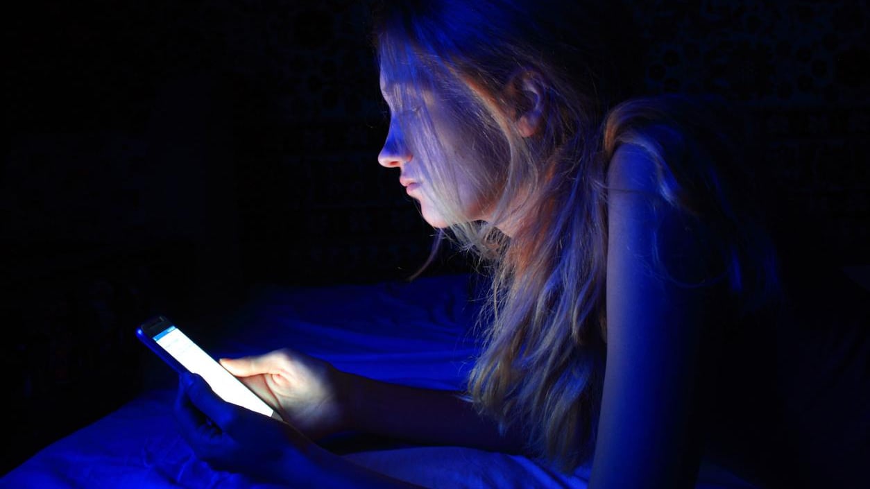 Stare svegli tutta la notte: effetti,rischi e come recuperare