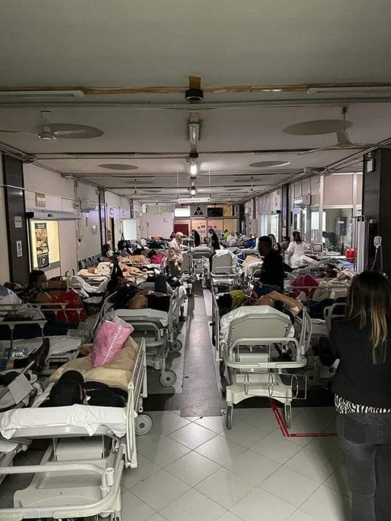 Cardarelli, tornano le barelle al Pronto soccorso