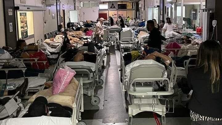 Cardarelli, tornano le barelle al Pronto soccorso