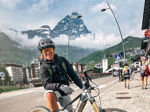 Va forte anche in bici: Sofia Goggia scatenata sul Cervino