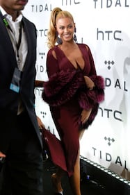 Beyoncé Knowles, seno in vista e scollo mozzafiato a New York 53