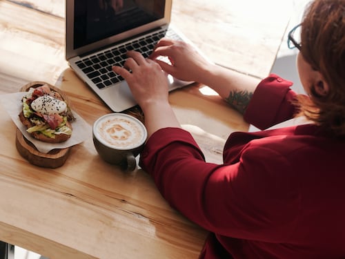 Lavorare fa ingrassare, ma la soluzione c’è