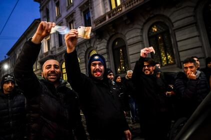 La protesta dei tassisti a Milano  9