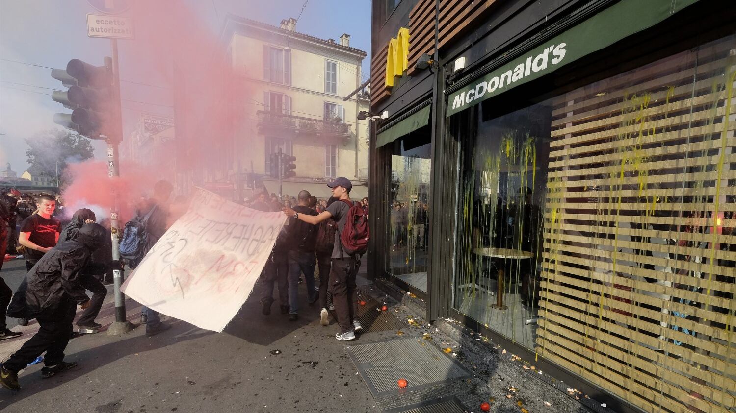 "No agli stage a scuola". Sit-in e scontri in 70 città