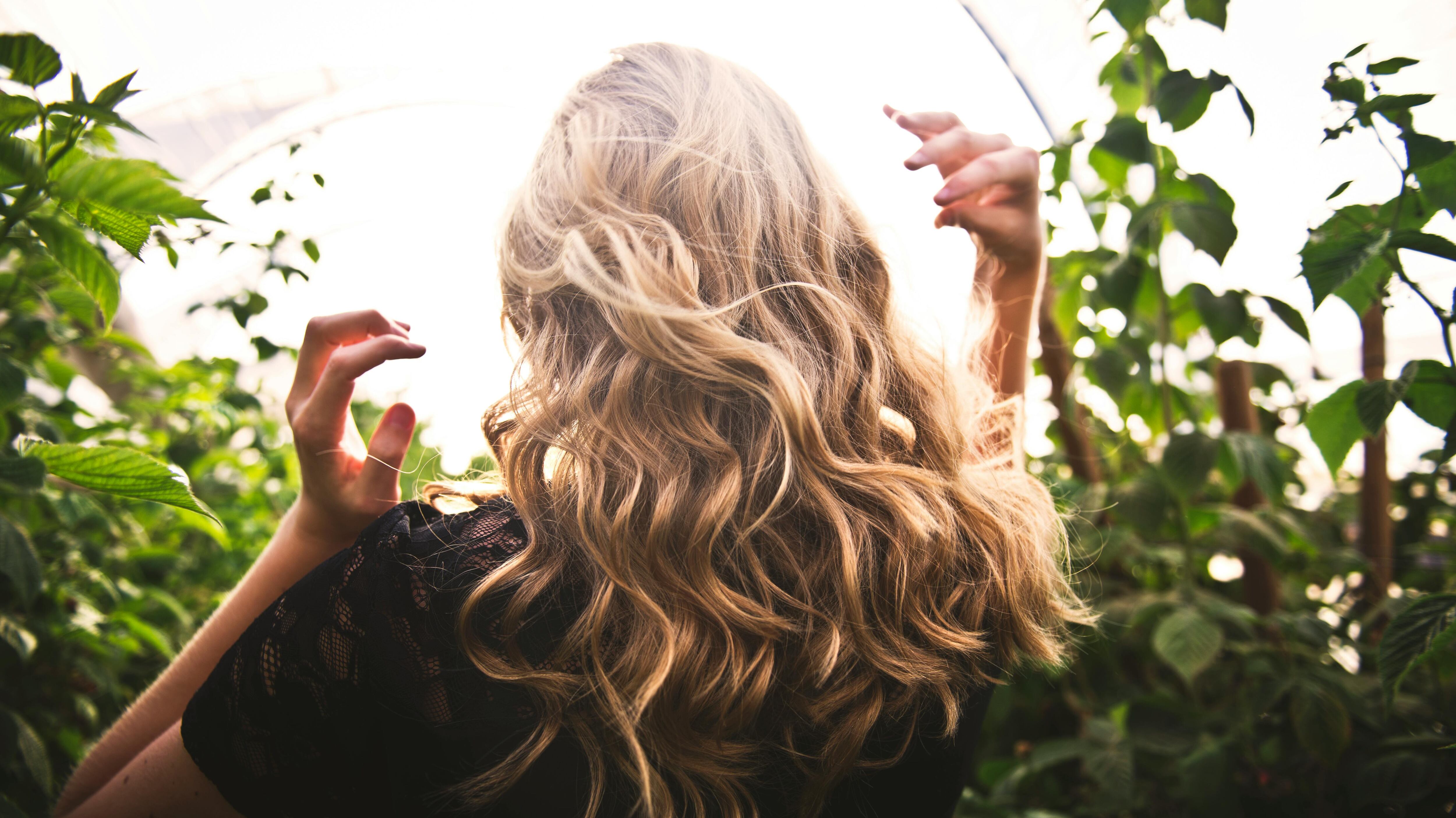 Capelli mossi effetto onde del mare, a chi stanno bene e come farli