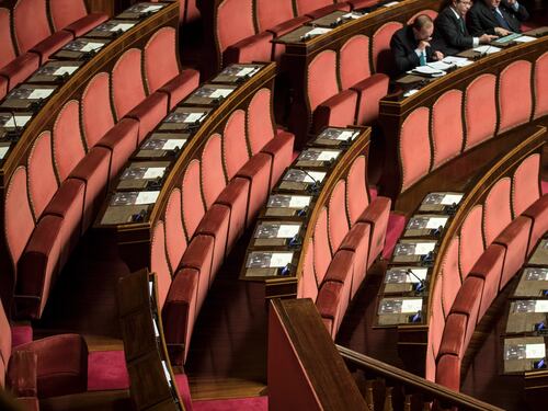 Gentiloni ottiene la fiducia in un Senato semideserto