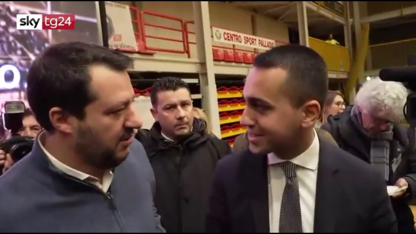 Fine della finta guerra tra Lega e Cinquestelle: è ora di sommare i voti