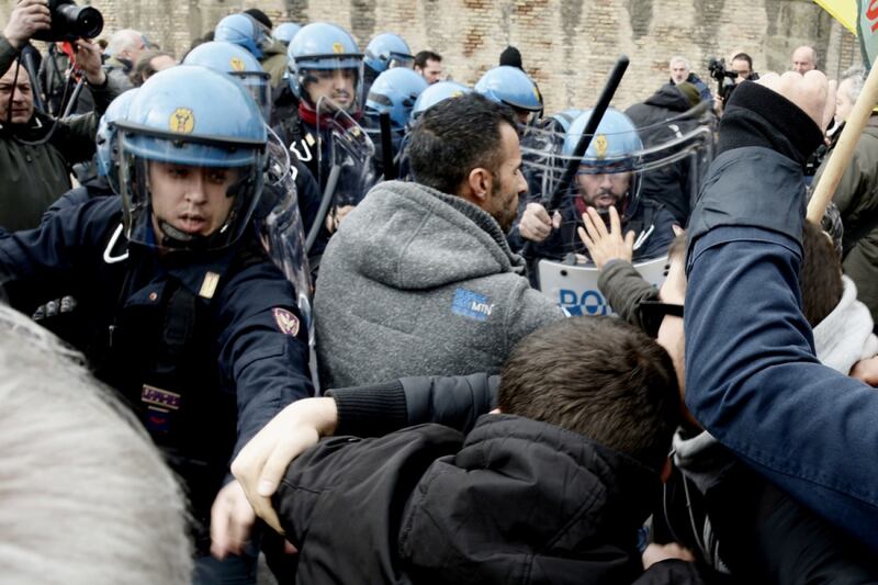 A Roma scontri alla manifestazione contro Erdogan 6