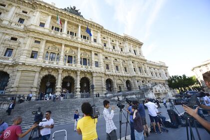 Cassazione, l'assedio dei media 4