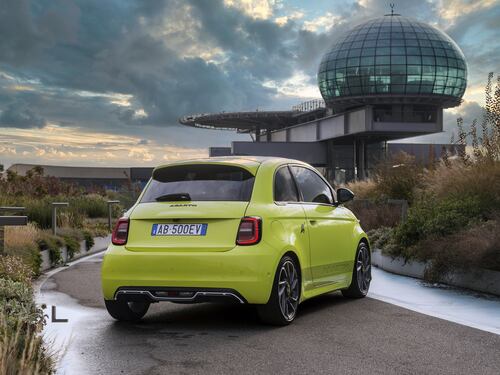 Abarth 500e, la nuova era dello Scorpione