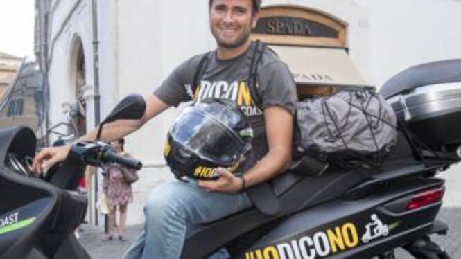 Di Battista vende la moto: il ricavato ai terremotati