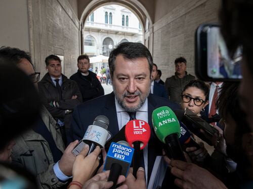 Migranti, Salvini: "Alcuni pm fanno il male dell'Italia. Si tolgano la toga"