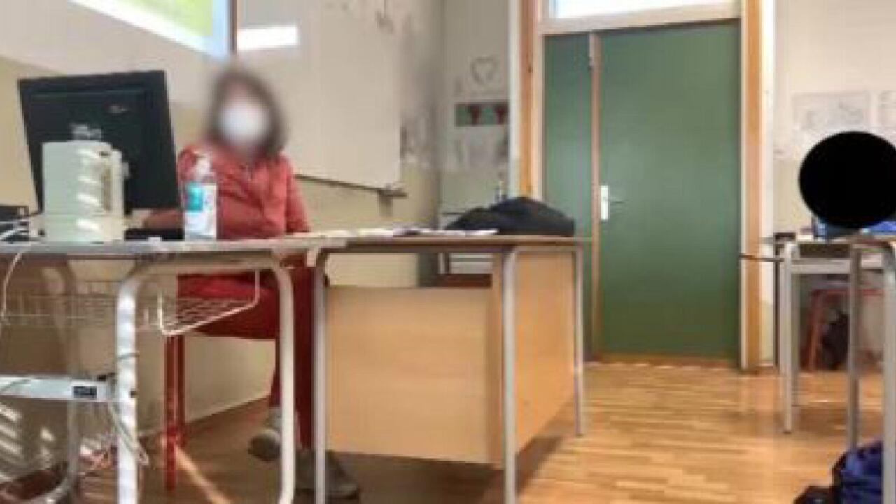 Rovigo, i genitori del ragazzo pronti a querelare la prof colpita da pallini: i motivi