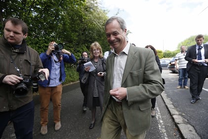  Europee, Farage vota al seggio di Cudham 4