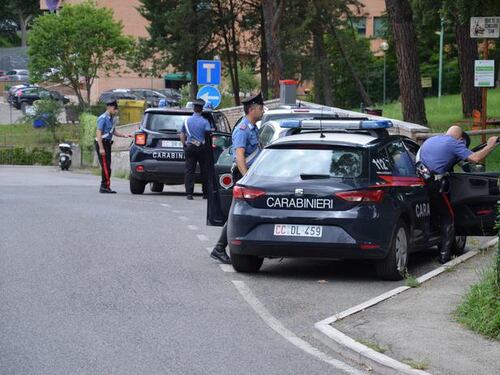 Spacca 24 auto in una notte: il "record" del nordafricano