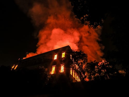 Rio de Janeiro, un incendio devasta il museo nazionale